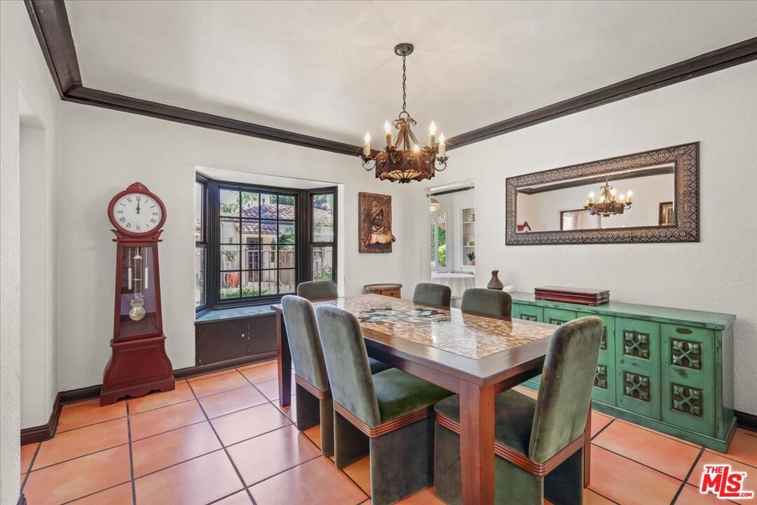 Chandelier, Dining room, Interior