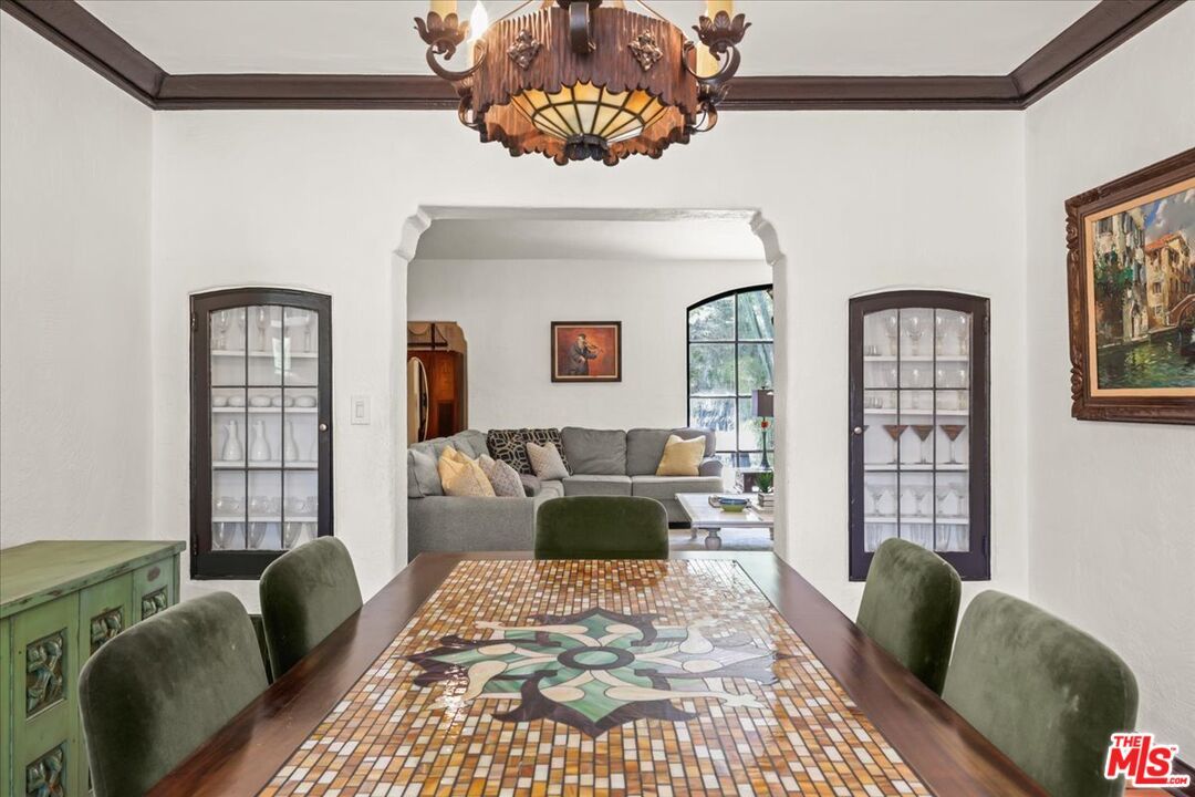 Chandelier, Dining room, Interior, Living room