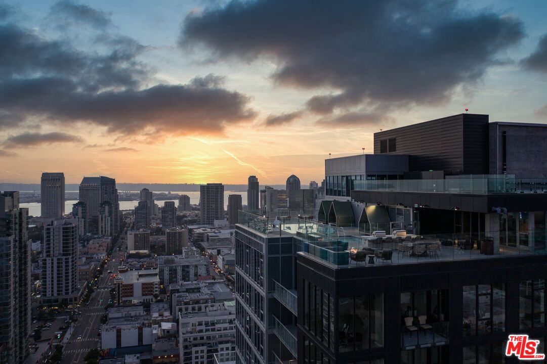 Exterior, Other, Skyline