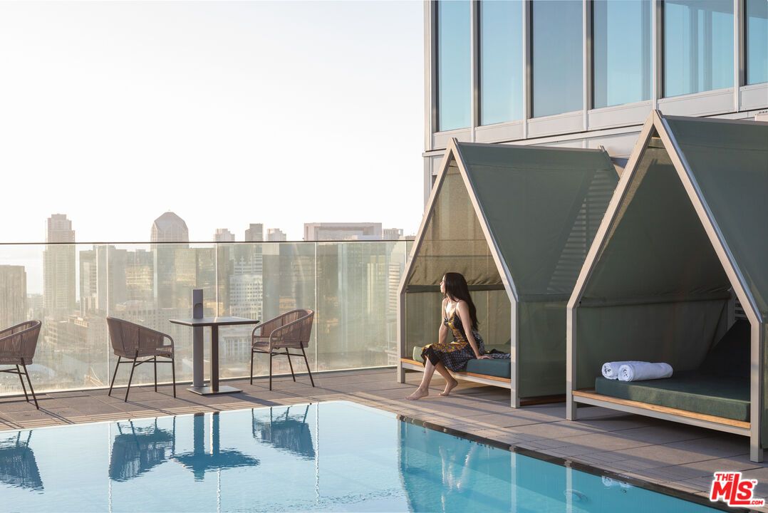 Exterior, Pool, Other, Skyline