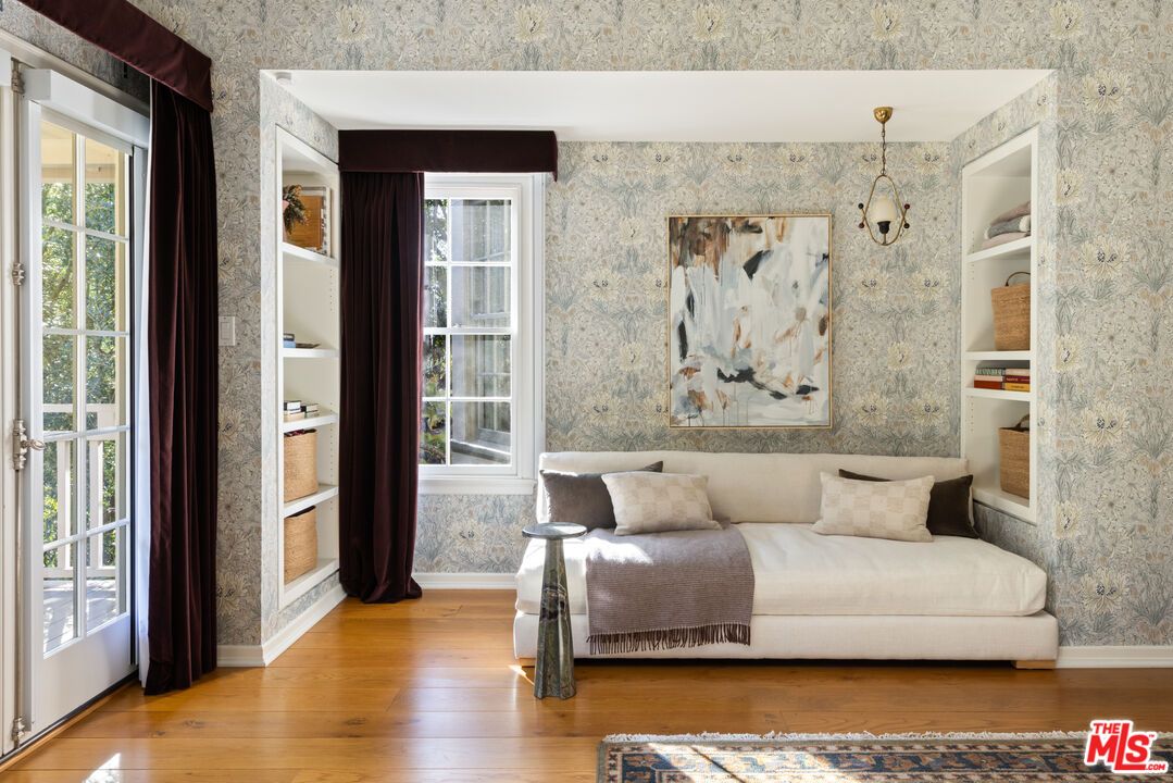Interior, Pendant Lights, Wood Texture Flooring