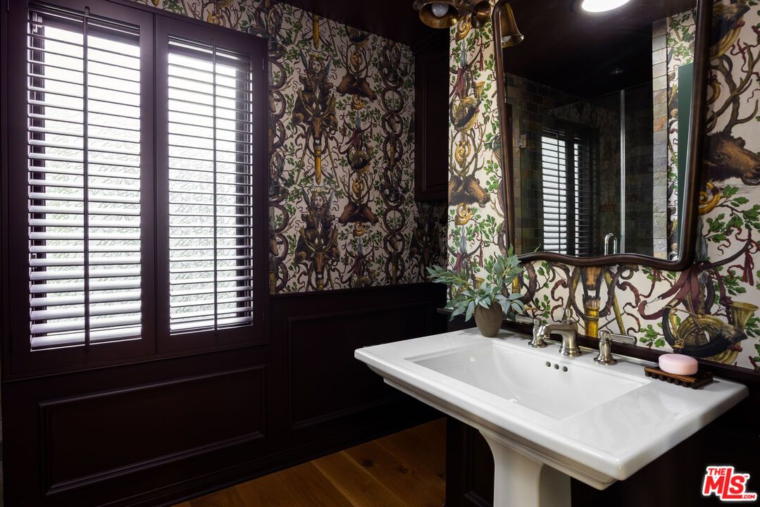 Bathroom, Interior, Recessed Lighting, Wood Texture Flooring