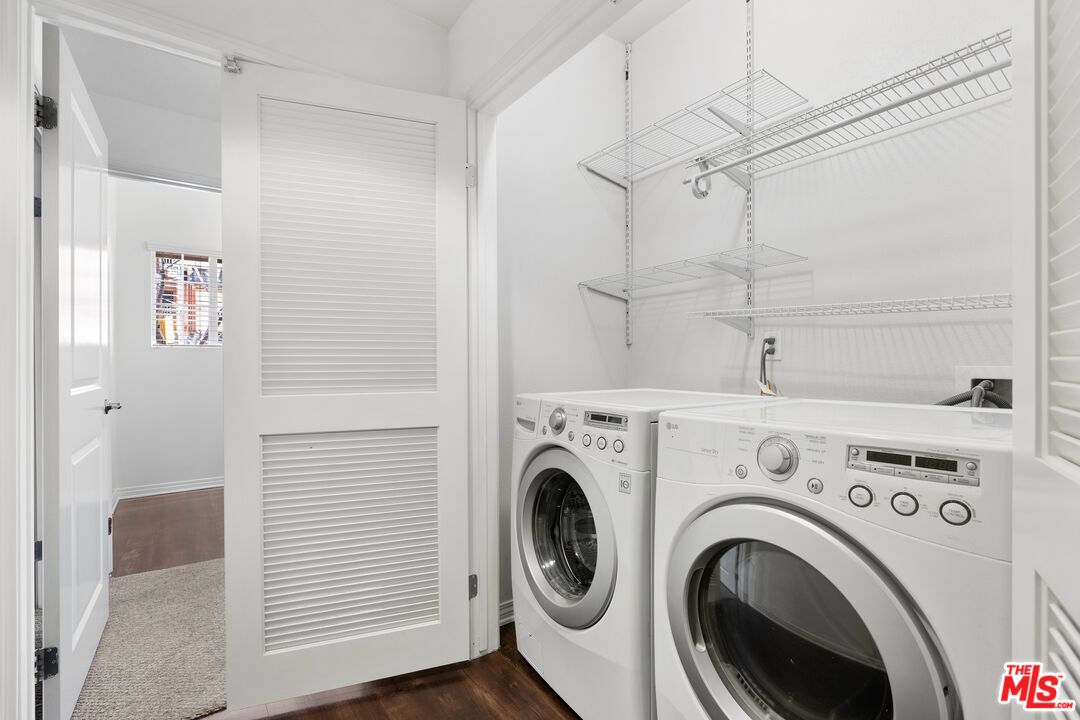 Interior, Utility Closets, Washer, Wood Texture Flooring