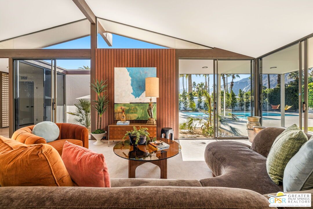 Interior, Living room, Sun Room, Water