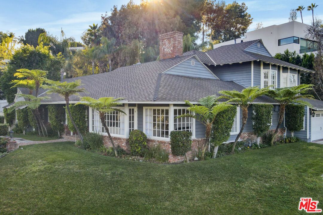 Backyard, Exterior, Facade, Ranch