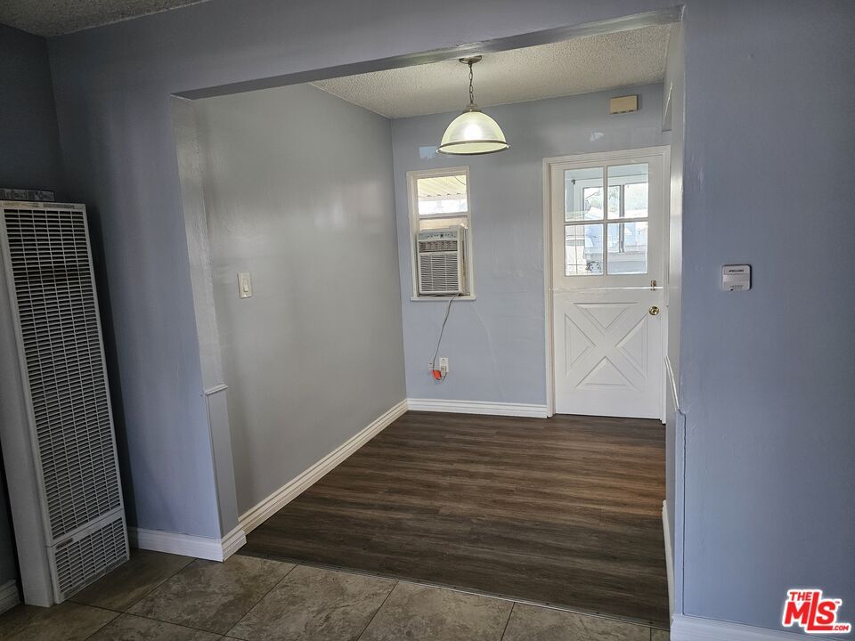 Interior, Pendant Lights, Wood Texture Flooring
