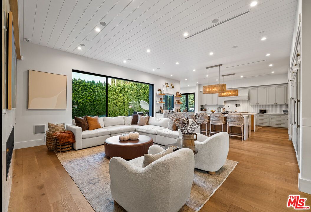 Interior, Kitchen, Living room, Pendant Lights, Recessed Lighting, Wood Texture Flooring