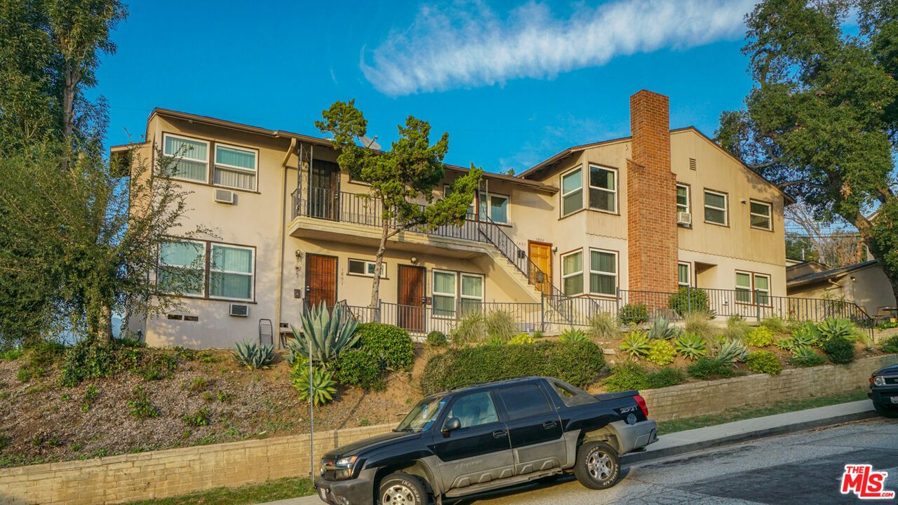 Exterior, Facade, Brick Facade, Rowhouse
