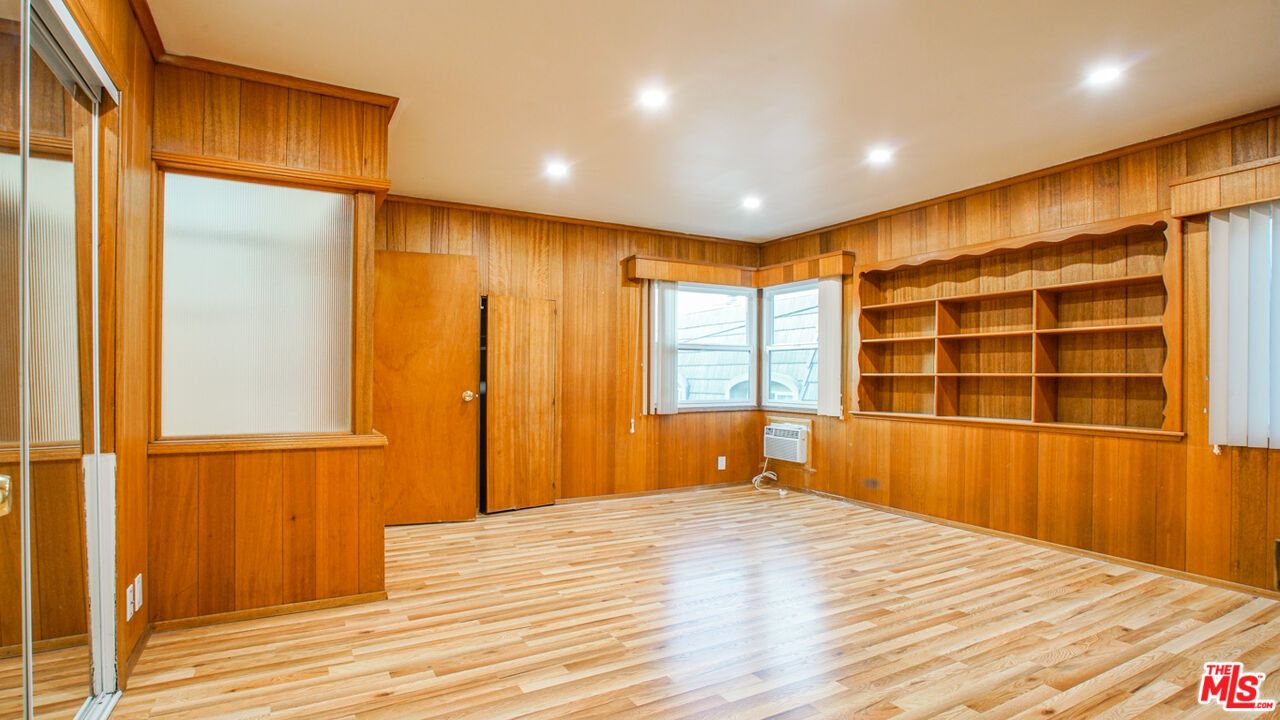 Empty room, Interior, Recessed Lighting, Wood Texture Flooring, Wooden Walls
