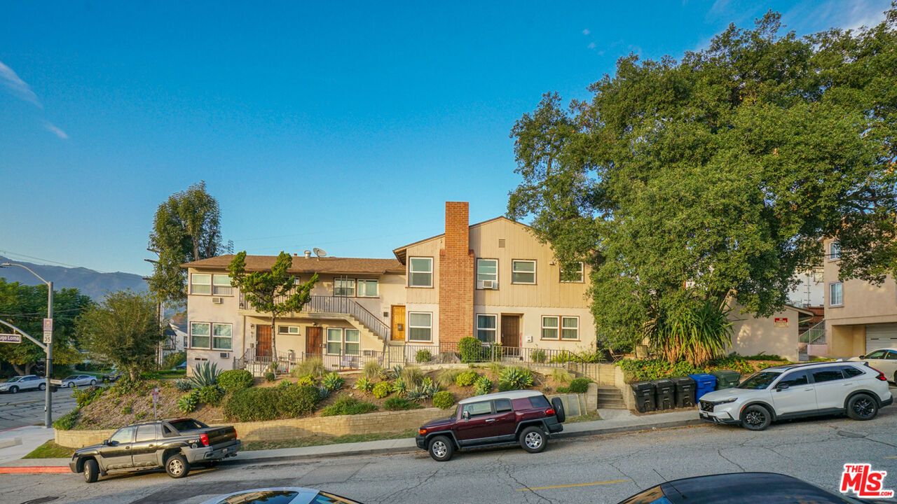 Exterior, Facade, Rowhouse