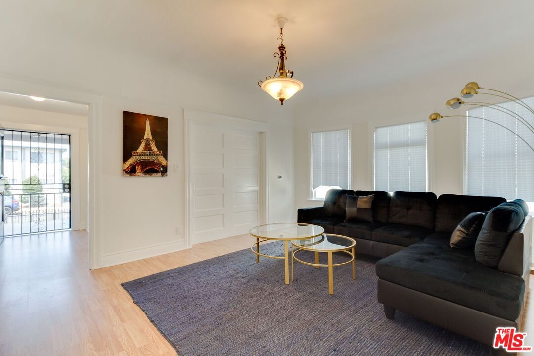 Interior, Living room, Pendant Lights, Wood Texture Flooring