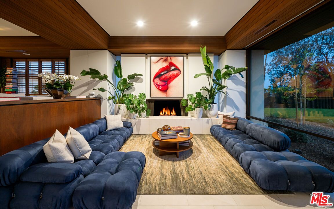 Fireplace, Interior, Living room, Recessed Lighting