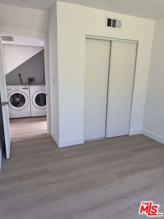 Interior, Utility Closets, Washer, Wood Texture Flooring