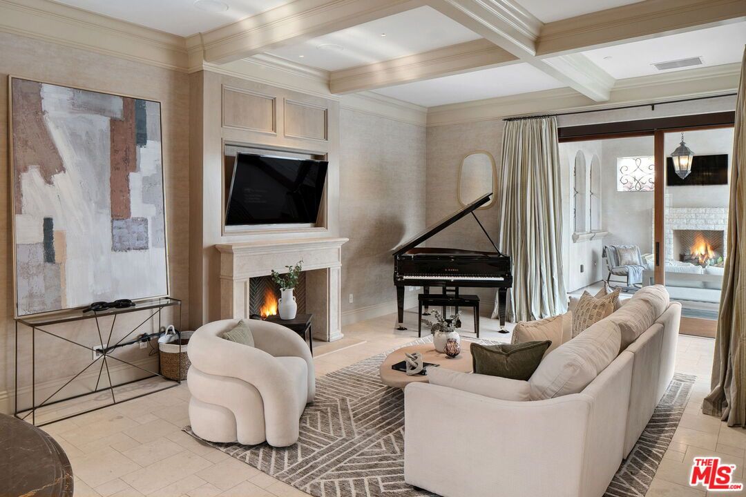 Fireplace, Interior, Living room, Pendant Lights, Piano, Recessed Lighting