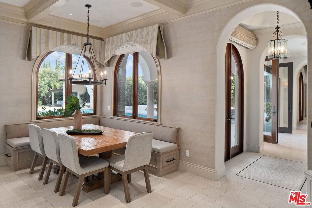 Chandelier, Dining room, Interior, Pendant Lights, Recessed Lighting