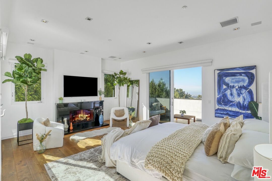 Bedroom, Fireplace, Interior, Recessed Lighting, Wood Texture Flooring