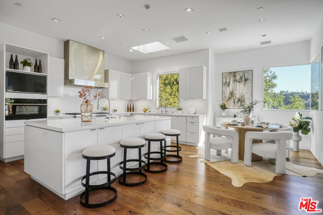 Dining room, Interior, Kitchen, Recessed Lighting, Wood Texture Flooring
