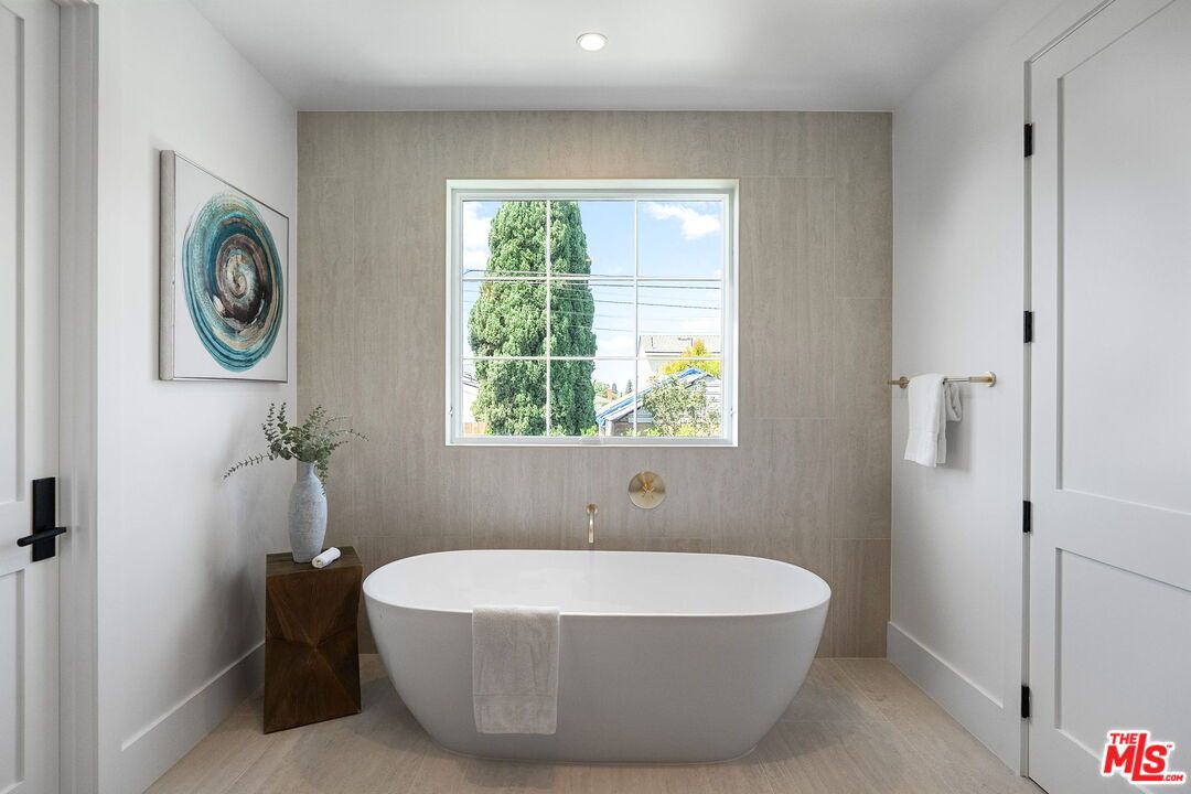 Bathroom, Free Standing Baths, Interior, Recessed Lighting