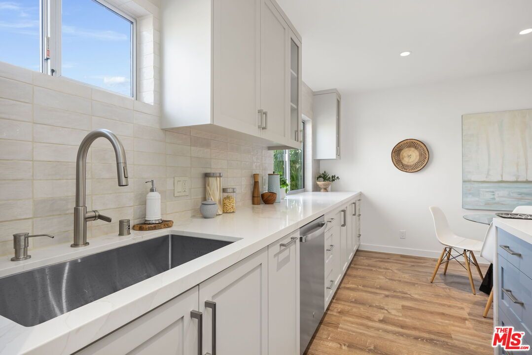 Dining room, Interior, Kitchen, Recessed Lighting, Wood Texture Flooring