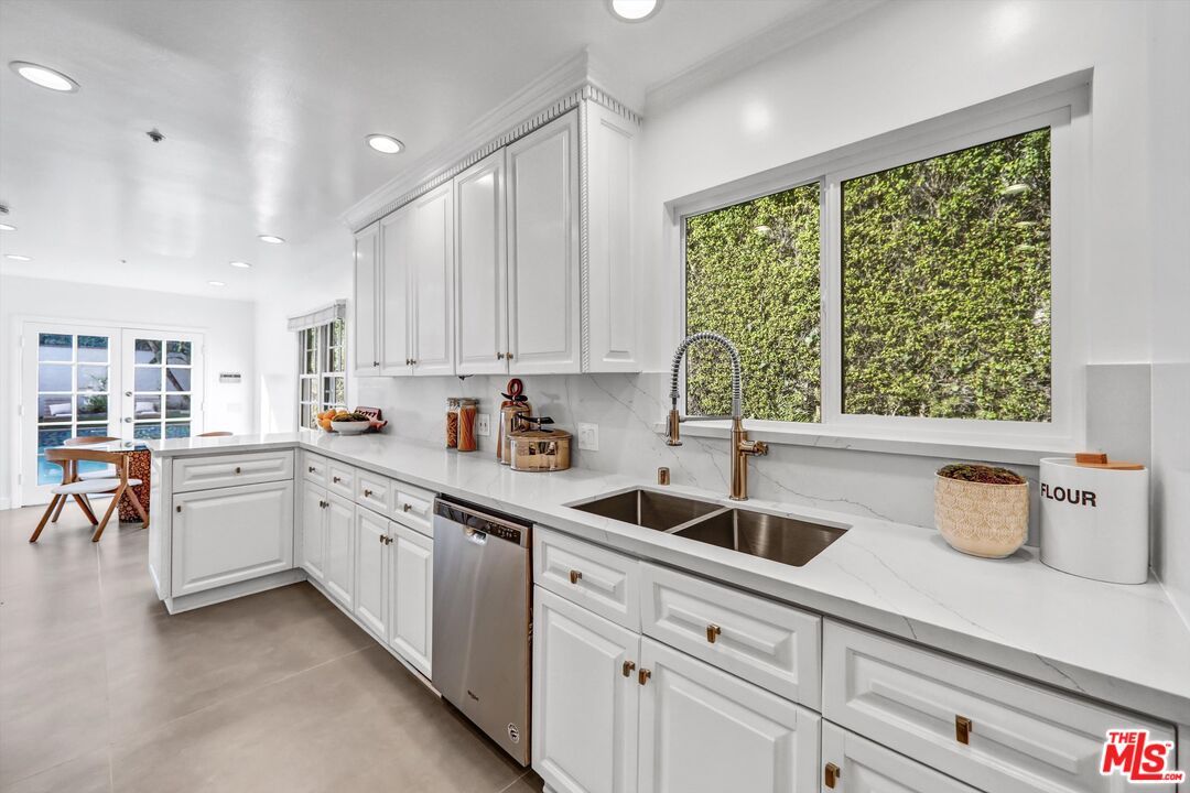 Dining room, Interior, Kitchen, Recessed Lighting
