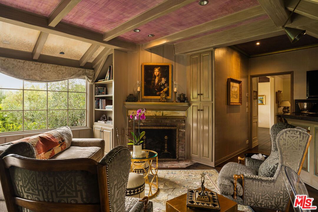 Fireplace, Interior, Living room, Recessed Lighting