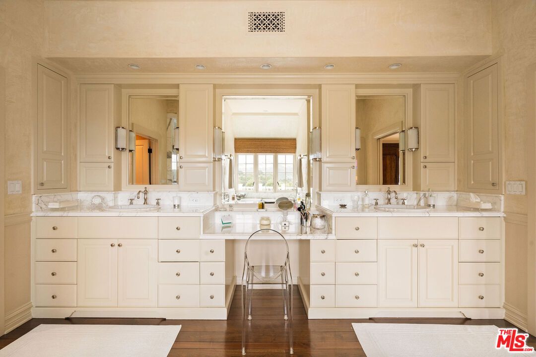 Bathroom, Dual Sink Vanities, Interior, Wood Texture Flooring