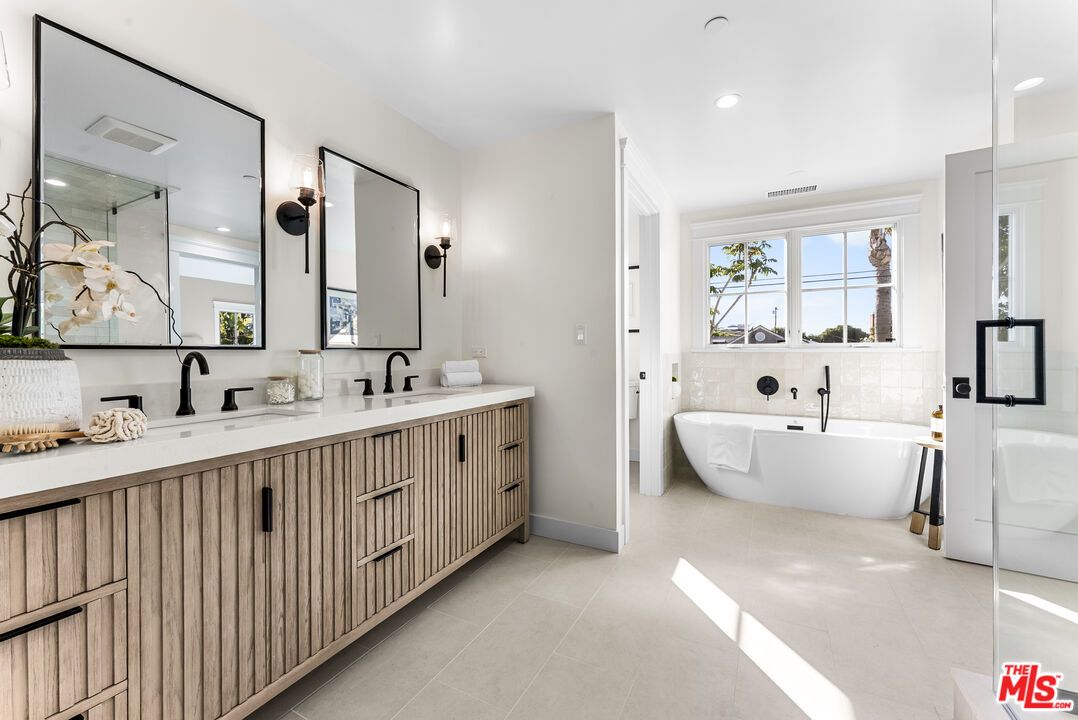 Bathroom, Dual Sink Vanities, Free Standing Baths, Interior, Recessed Lighting