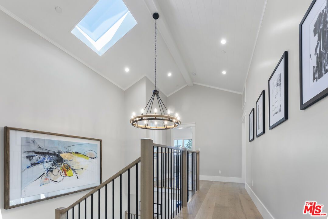Interior, Pendant Lights, Recessed Lighting, Wood Texture Flooring