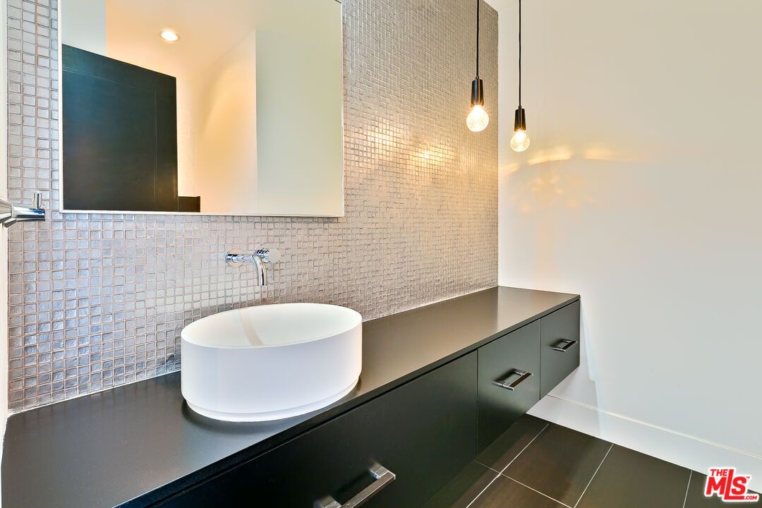 Bathroom, Free Standing Baths, Interior, Pendant Lights, Recessed Lighting