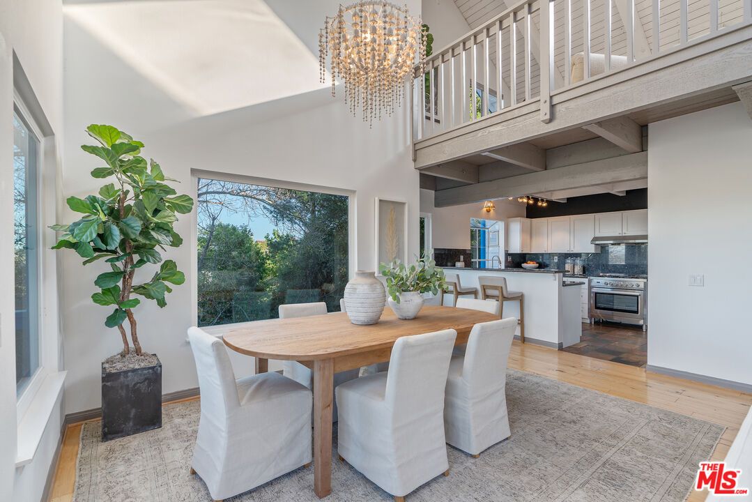 Chandelier, Dining room, Interior, Kitchen, Stainless Steel Appliances, Wood Texture Flooring