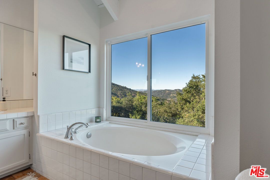 Bathroom, Interior, Tile Countertops