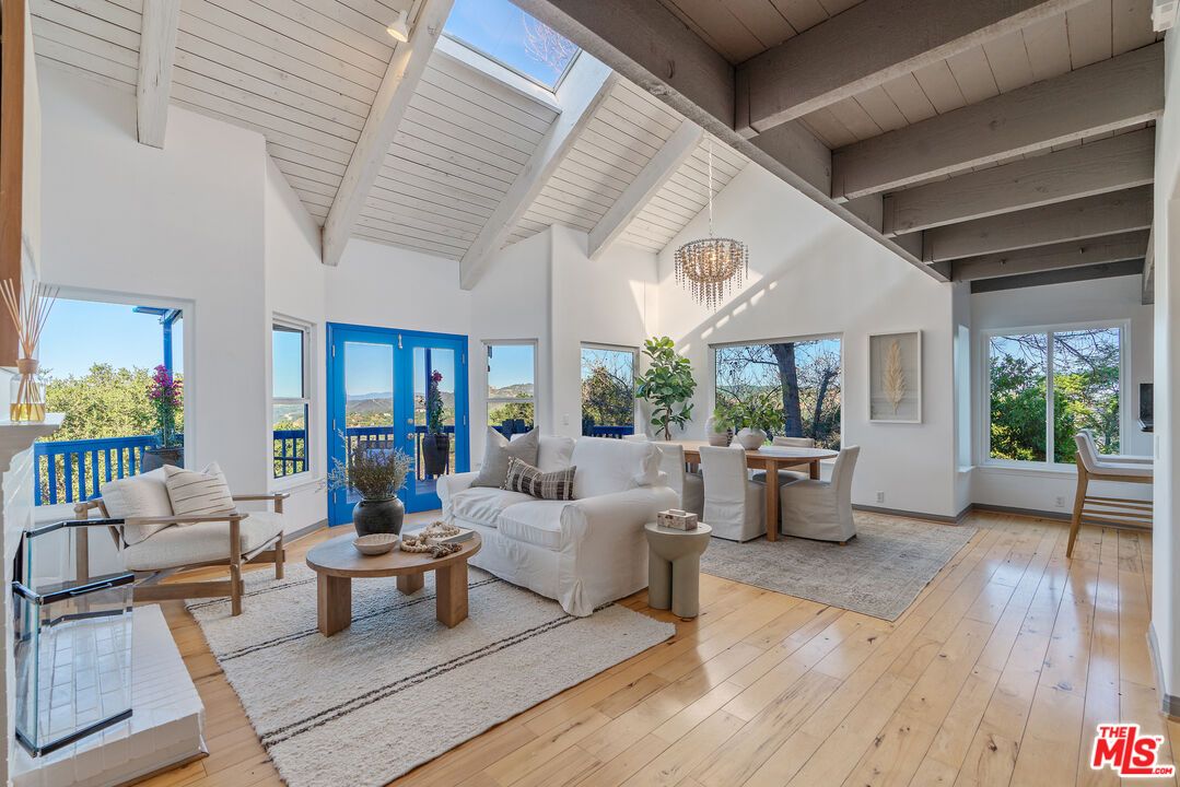 Chandelier, Dining room, Interior, Living room, Pendant Lights, Wooden Beams, Wooden Ceilings, Wood Texture Flooring
