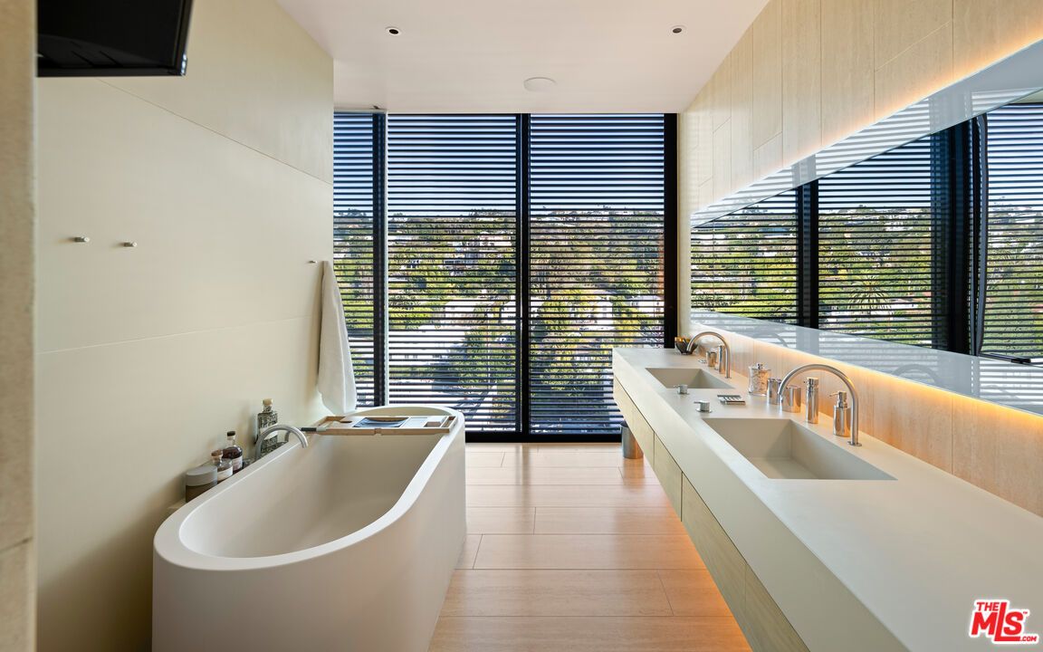 Bathroom, Dual Sink Vanities, Free Standing Baths, Interior, Recessed Lighting