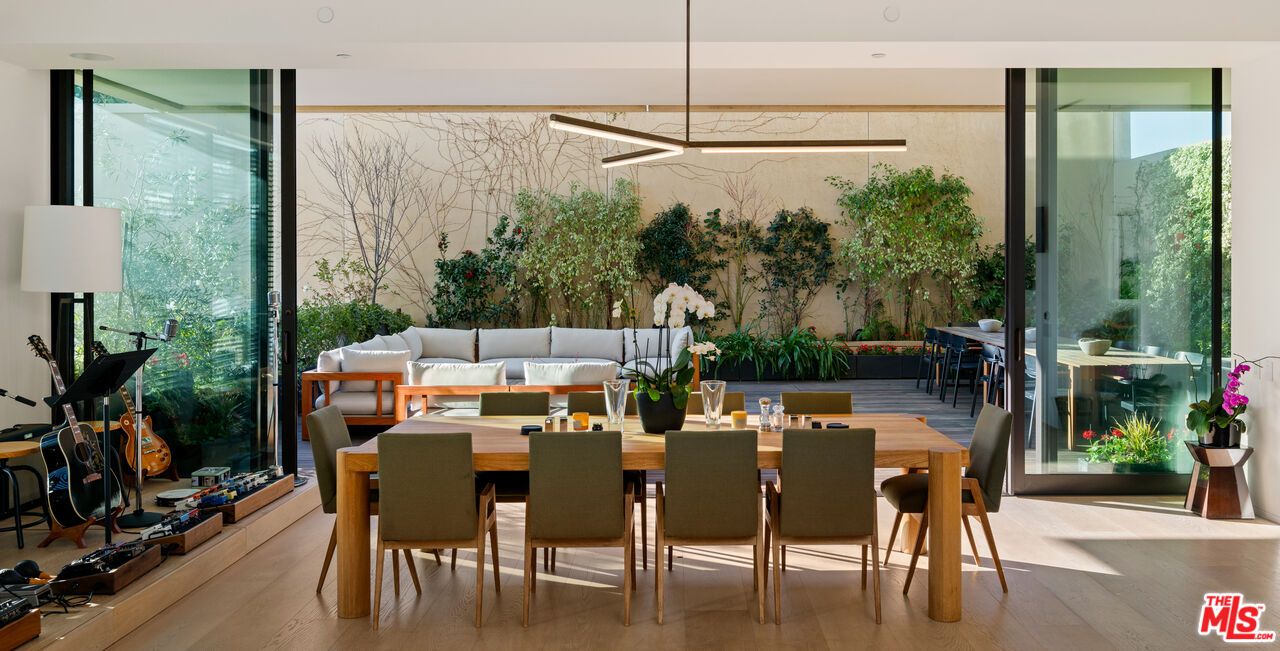 Dining room, Interior, Living room, Pendant Lights, Recessed Lighting, Wood Texture Flooring