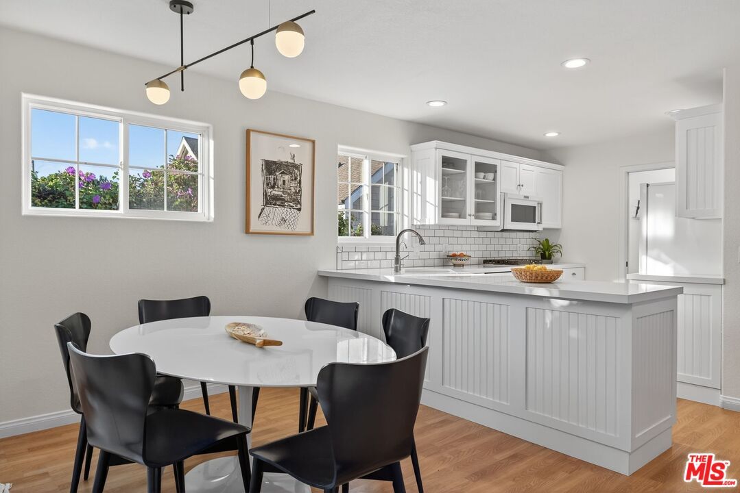 Dining room, Interior, Kitchen, Pendant Lights, Recessed Lighting, Wood Texture Flooring