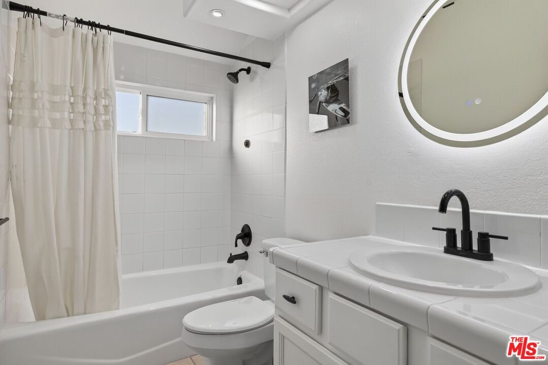 Bathroom, Interior, Recessed Lighting, Tile Countertops