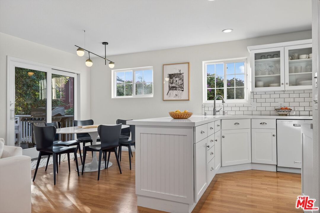 Dining room, Interior, Kitchen, Pendant Lights, Recessed Lighting, Wood Texture Flooring