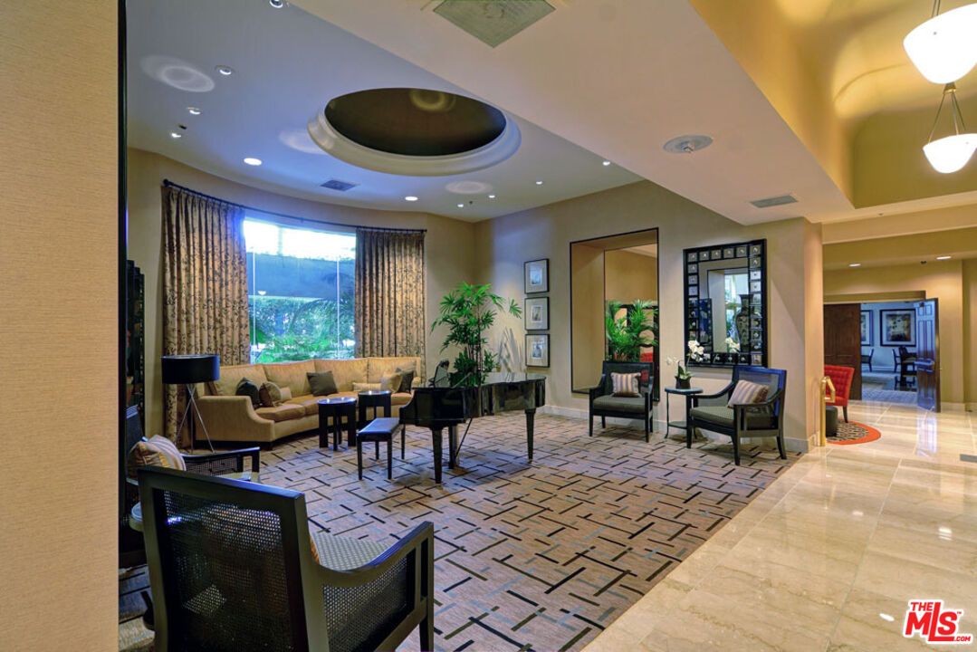 Interior, Living room, Pendant Lights, Piano, Recessed Lighting