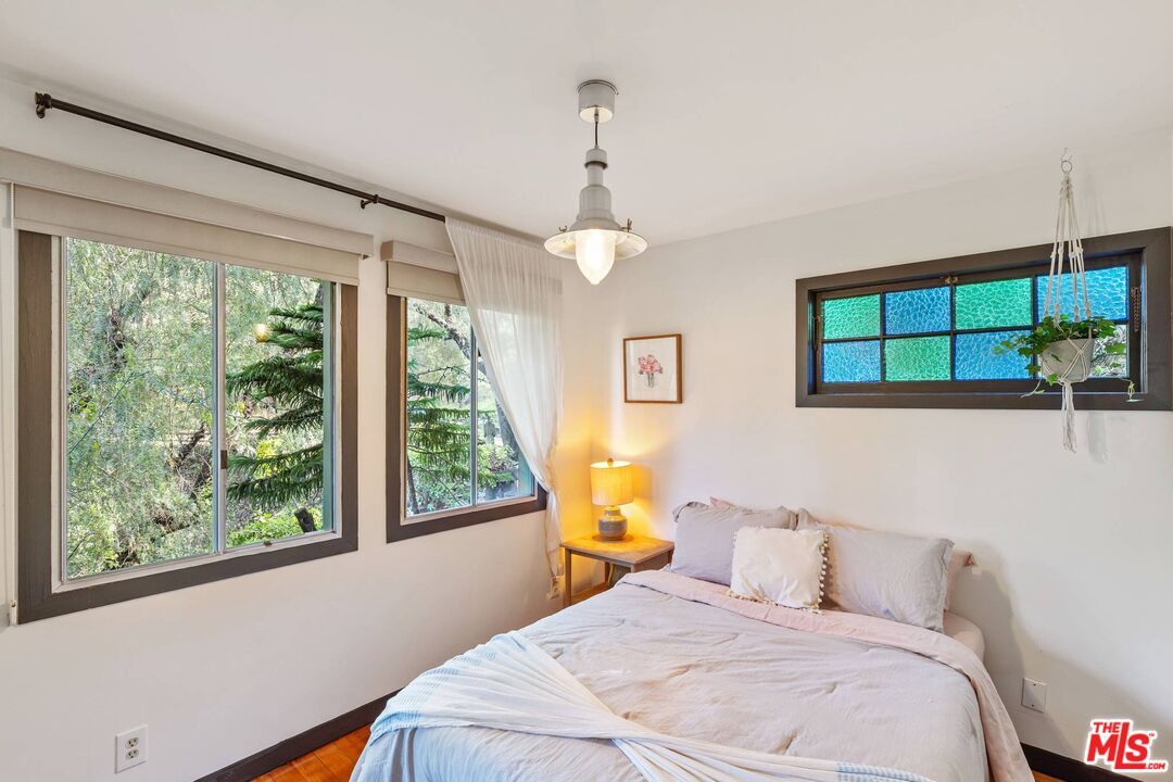 Bedroom, Interior, Pendant Lights, Wood Texture Flooring