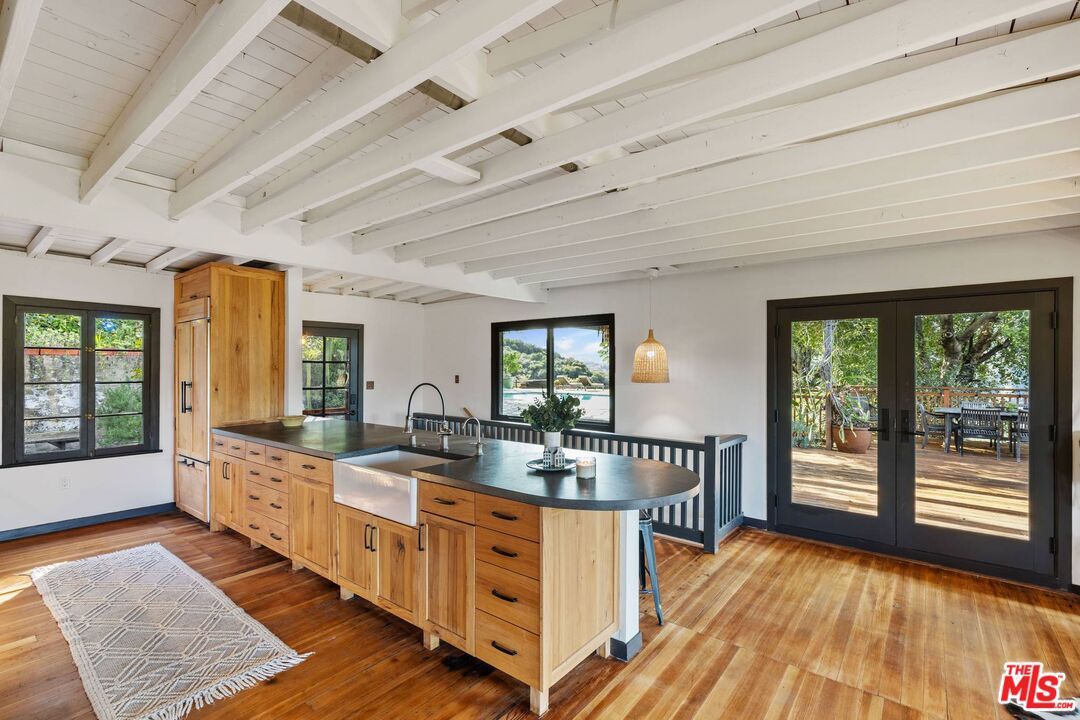 Interior, Kitchen, Pendant Lights, Wood Texture Flooring