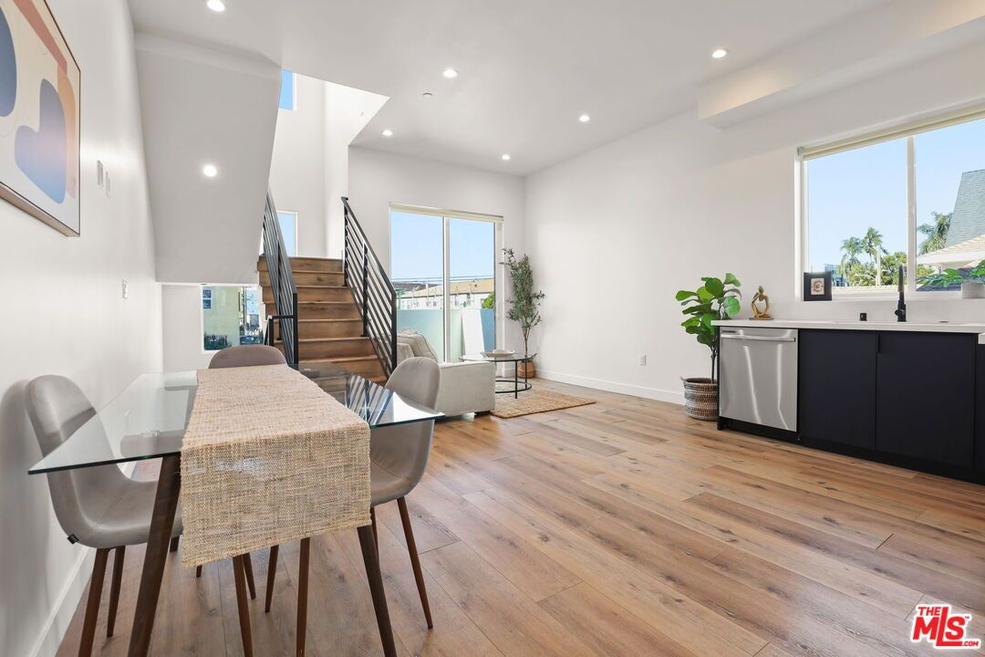 Dining room, Interior, Kitchen, Recessed Lighting, Wood Texture Flooring