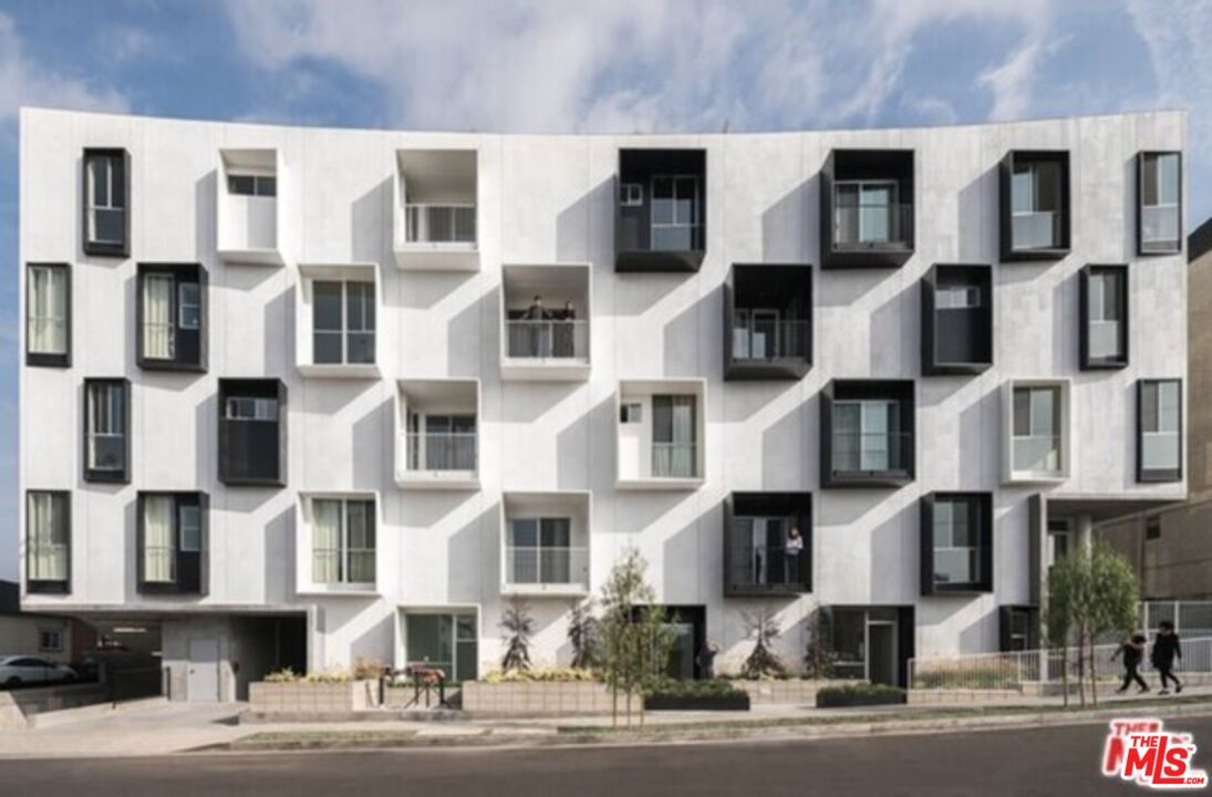 Exterior, Facade, Condo Building