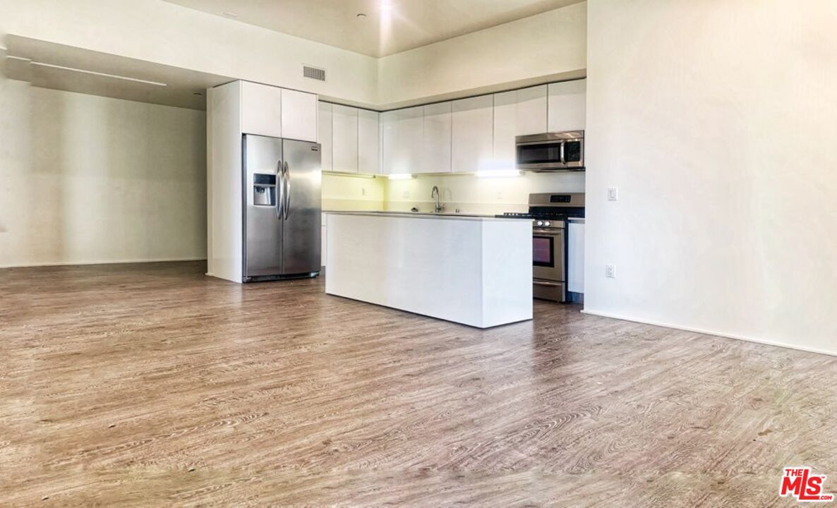 Interior, Kitchen, Stainless Steel Appliances, Wood Texture Flooring