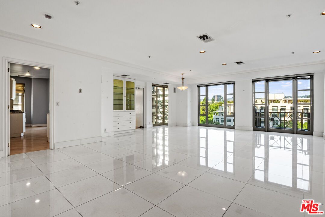 Empty room, Interior, Pendant Lights, Recessed Lighting