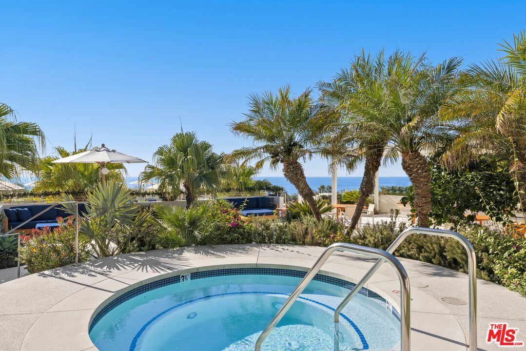 Exterior, Pool, Water