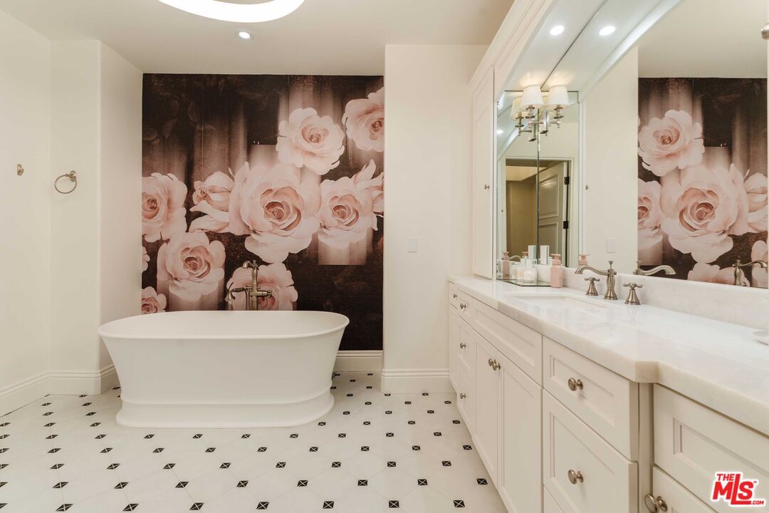 Bathroom, Dual Sink Vanities, Free Standing Baths, Interior, Recessed Lighting