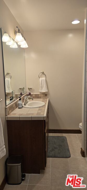 Bathroom, Interior, Recessed Lighting, Tile Countertops