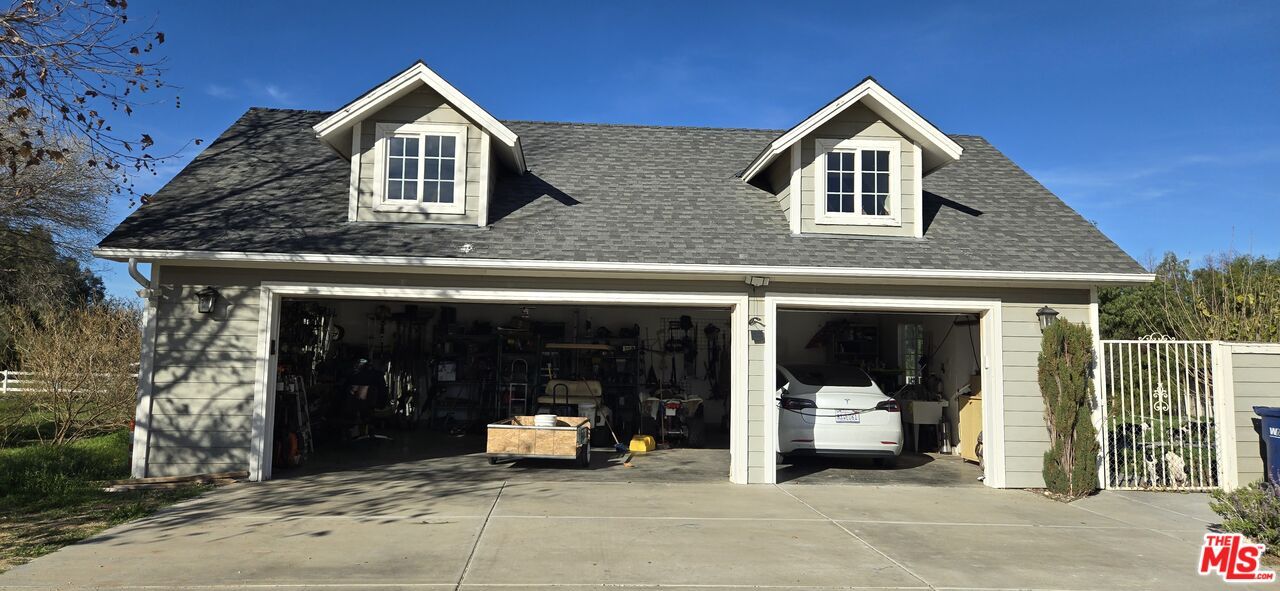 Attached, Exterior, Facade, Cape Cod