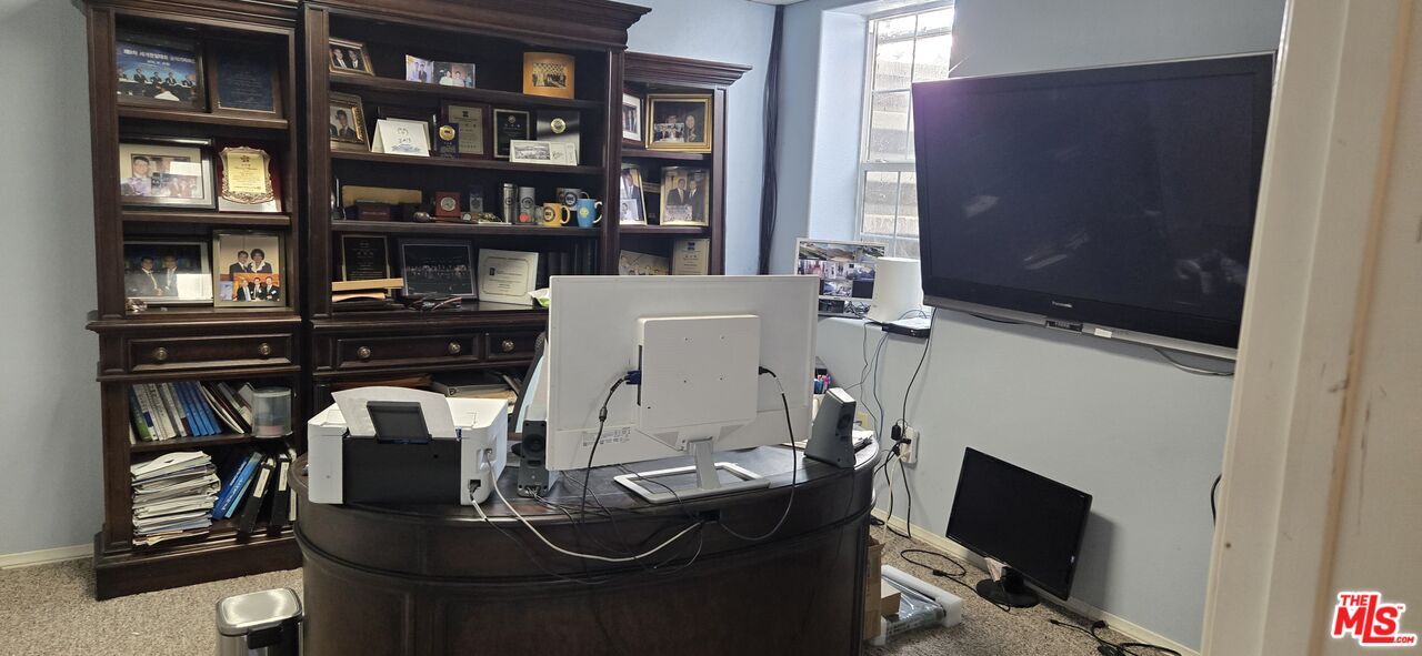 Home Office, Interior