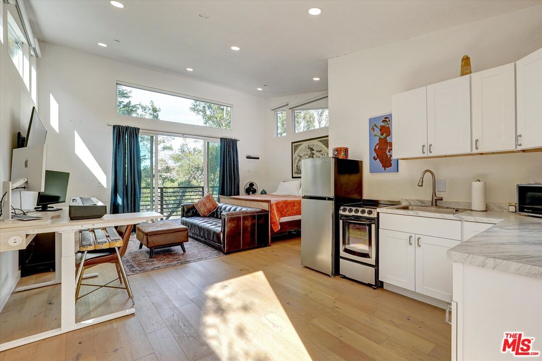 Interior, Kitchen, Living room, Recessed Lighting, Wood Texture Flooring